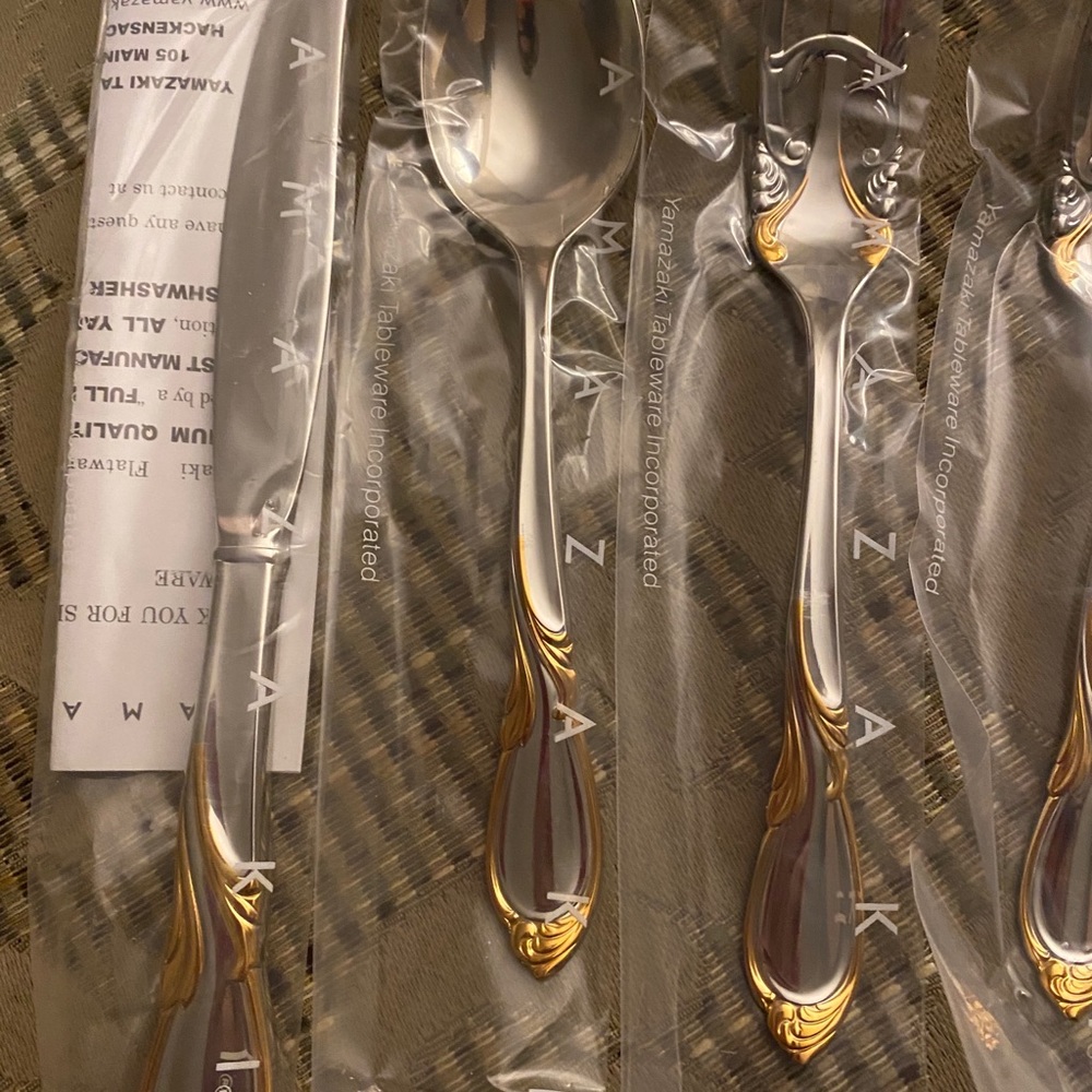 Beautiful Yamazaki Cache Flatware NIB 5 Piece Set